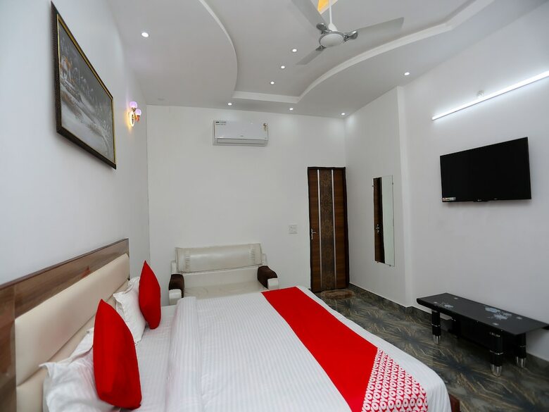 Oyo 26628 Hotel Rest Palace