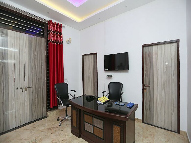 Oyo 26628 Hotel Rest Palace