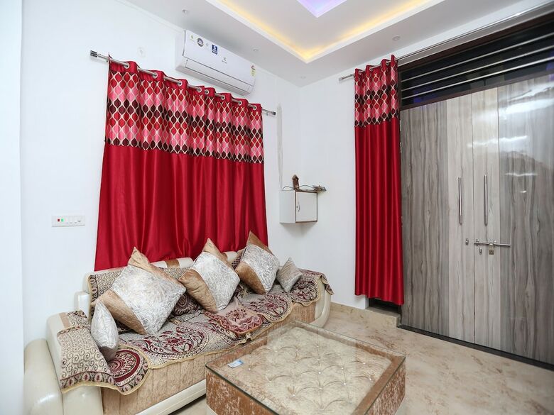 Oyo 26628 Hotel Rest Palace