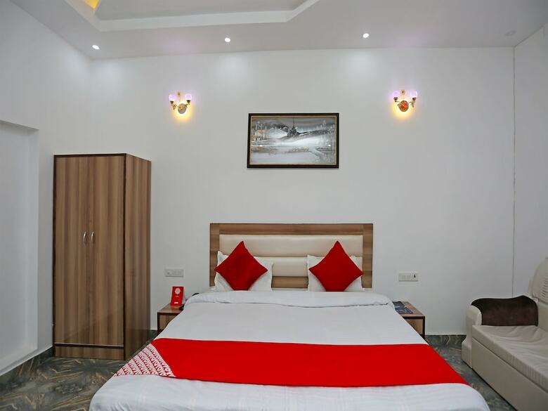 Oyo 26628 Hotel Rest Palace
