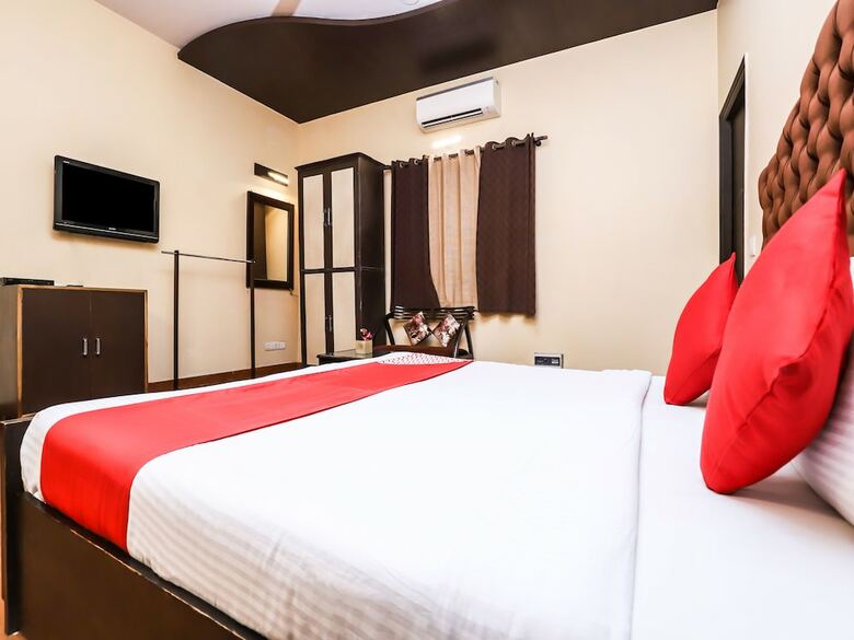 Hotel Oyo 26610 Royal Town