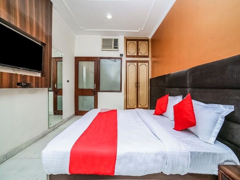 Oyo 26589 Hotel Royal Town