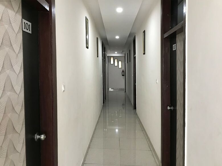 Oyo 15771 4 Season Hotel