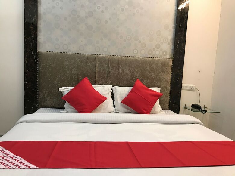 Oyo 15771 4 Season Hotel