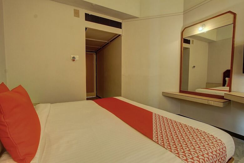 Oyo 24579 Flagship Hotel Padmam