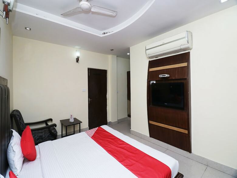 Oyo 26602 Hotel Shubham