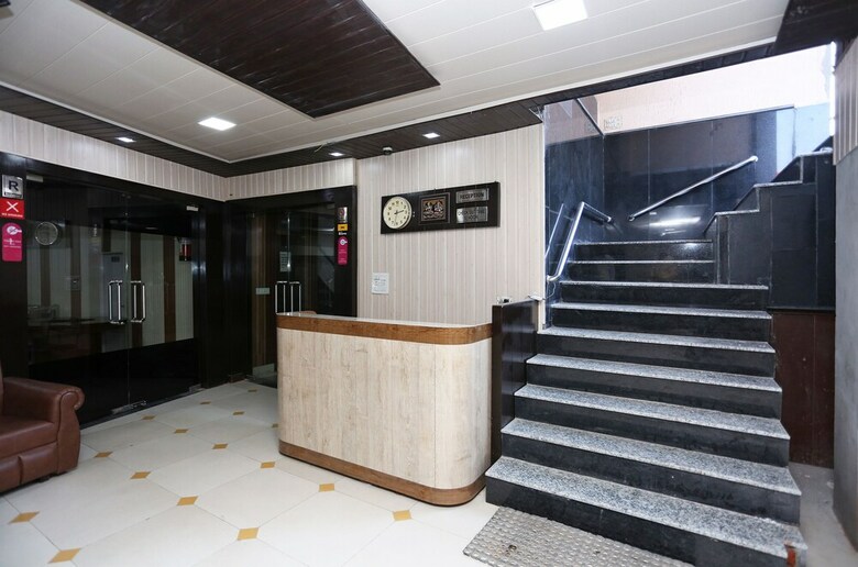 Oyo 4926 Hotel Le Central