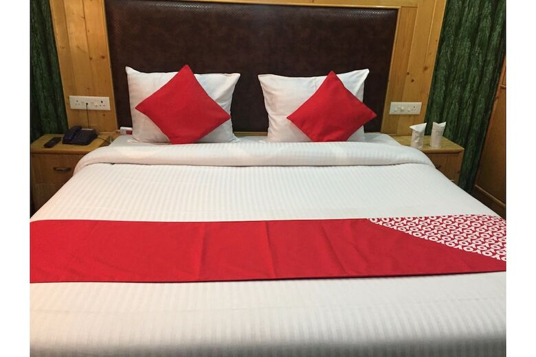 Oyo 27855 Hotel Holiday Villa
