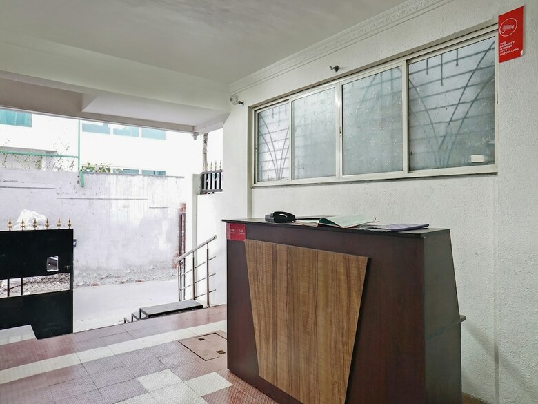 Oyo 27821 Hotel Royal Inn Pune