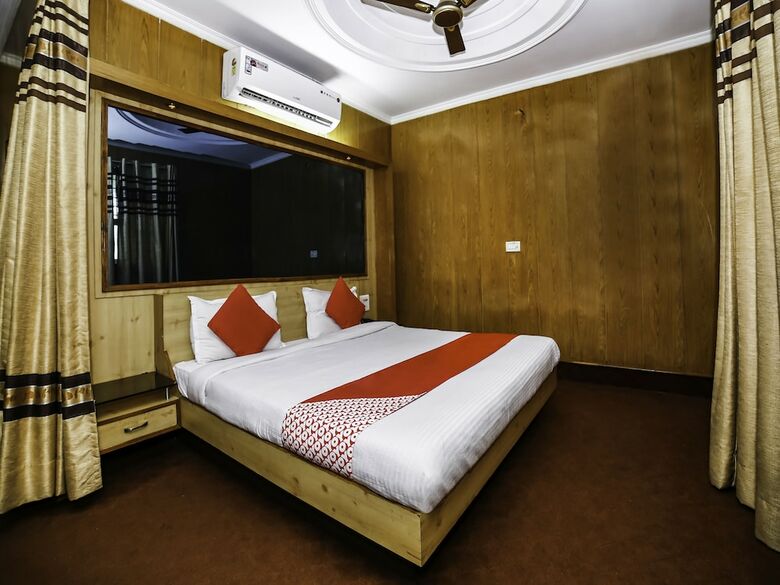 Oyo 28071 Hotel Prakash Regency