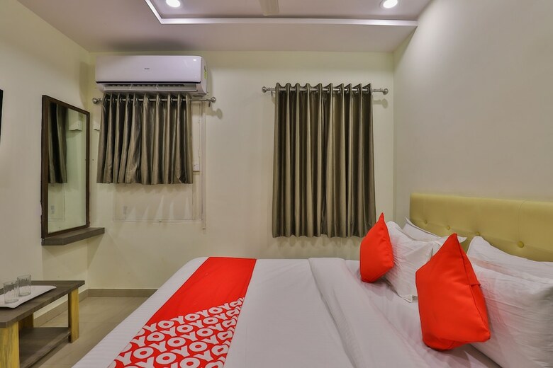 Oyo 26999 Hotel Sg