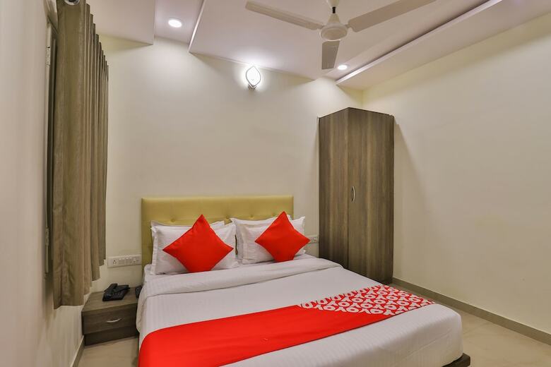 Oyo 26999 Hotel Sg