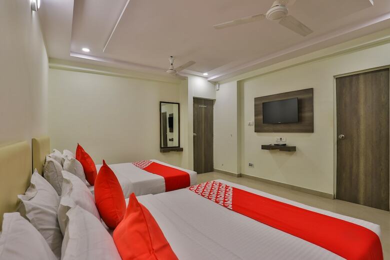 Oyo 26999 Hotel Sg