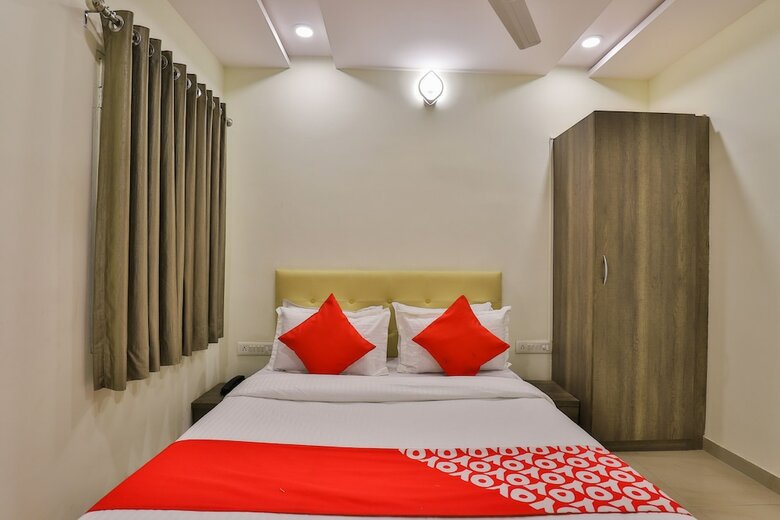 Oyo 26999 Hotel Sg
