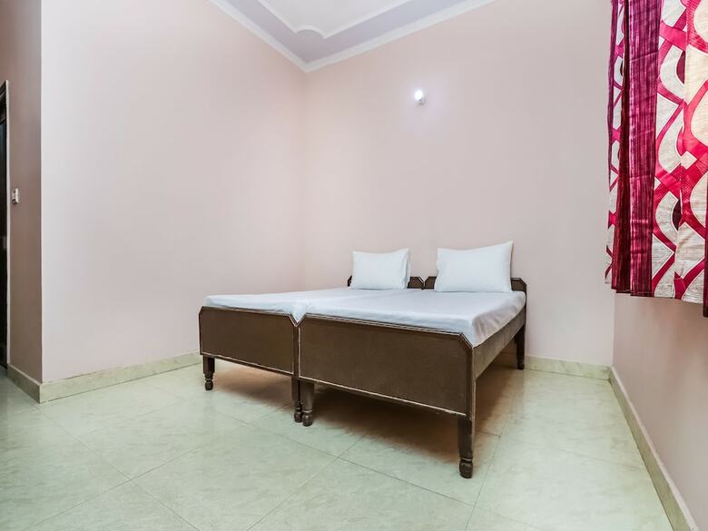 Apartamentos Oyo 27881 Living Sector 135