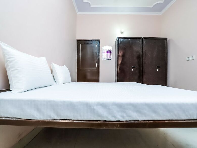 Apartamentos Oyo 27881 Living Sector 135