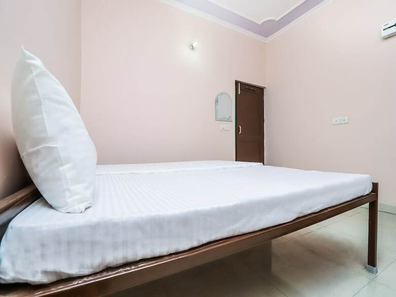 Apartamentos Oyo 27881 Living Sector 135