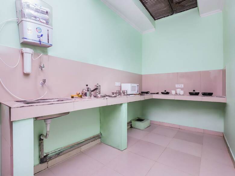 Apartamentos Oyo 27881 Living Sector 135