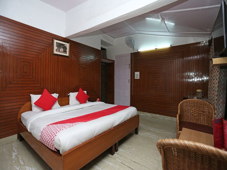 Oyo 10653 Hotel Clark