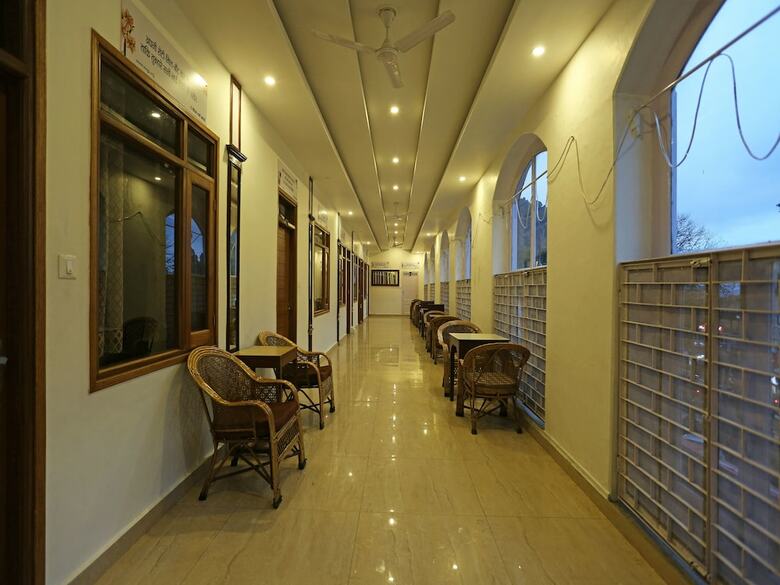 Oyo 10653 Hotel Clark