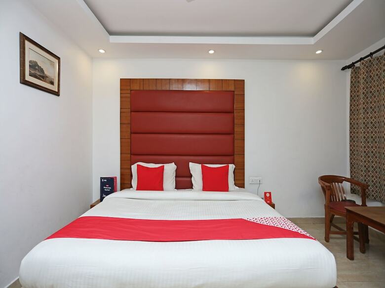 Oyo 10653 Hotel Clark
