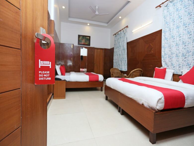 Oyo 10653 Hotel Clark