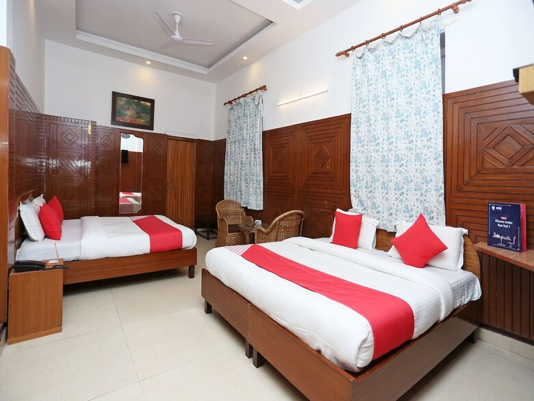 Oyo 10653 Hotel Clark