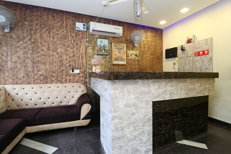 Oyo 28646 Hotel Golden Heart