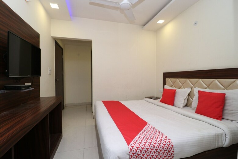 Oyo 28646 Hotel Golden Heart