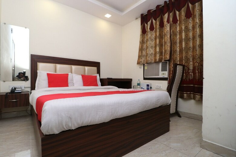 Oyo 28646 Hotel Golden Heart