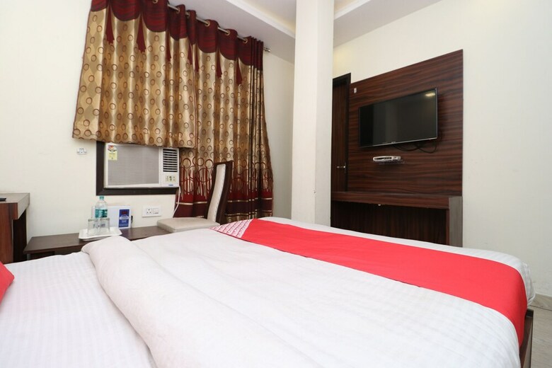 Oyo 28646 Hotel Golden Heart