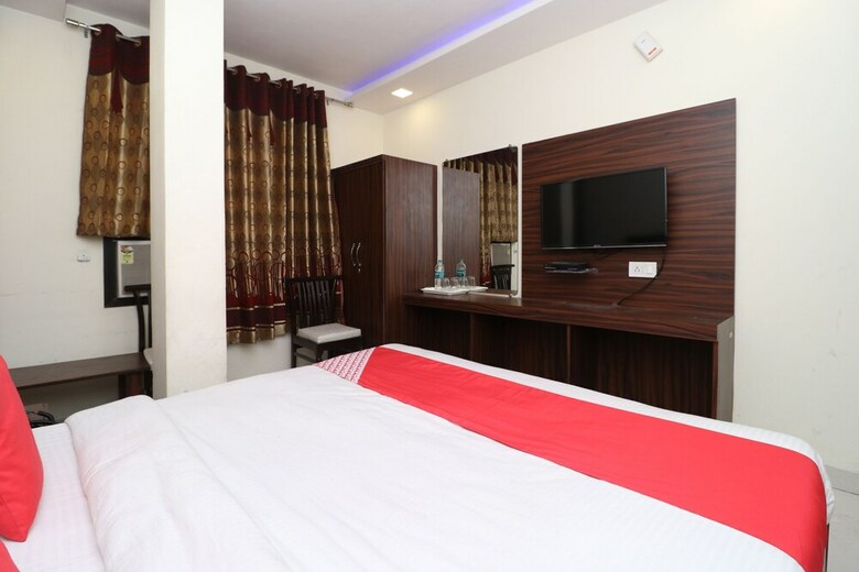 Oyo 28646 Hotel Golden Heart