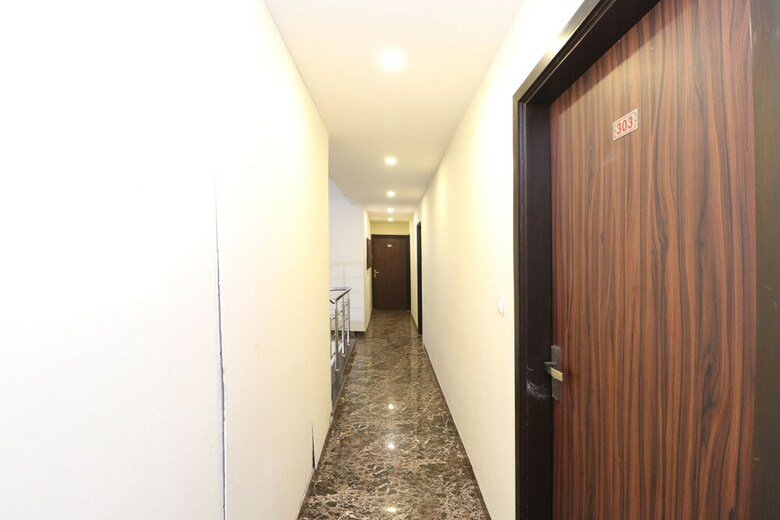 Oyo 28646 Hotel Golden Heart