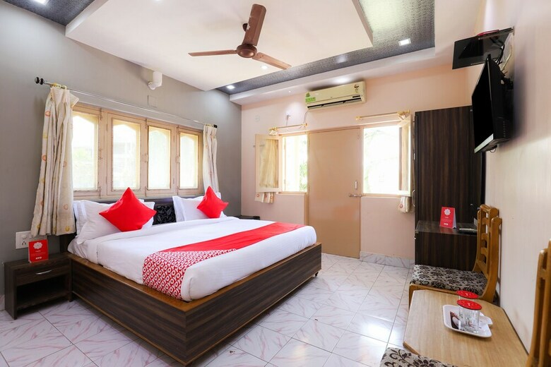 Oyo 18385 Hotel Triveni