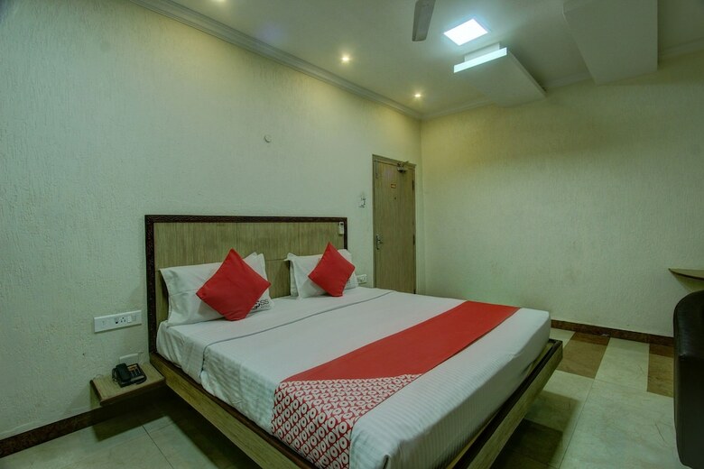 Oyo 26797 Ss Hotels