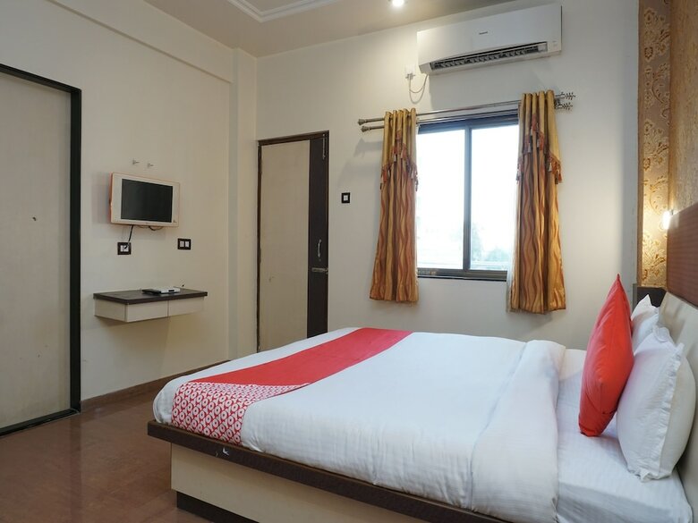 Hotel Oyo 23193 Shiv Sai