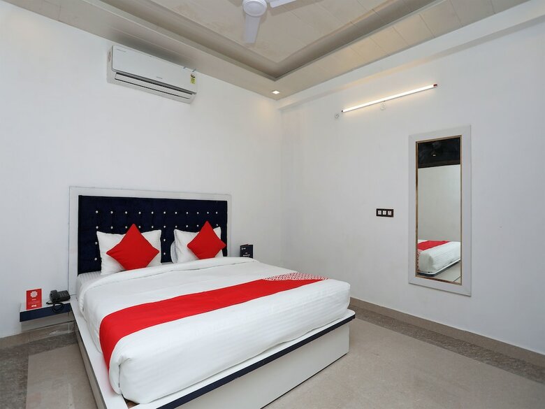 Oyo 14945 Hotel Uk-07