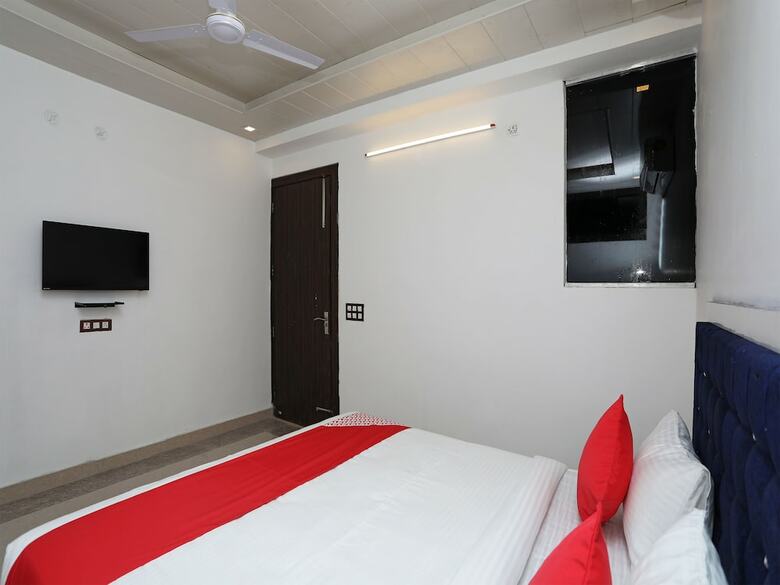 Oyo 14945 Hotel Uk-07