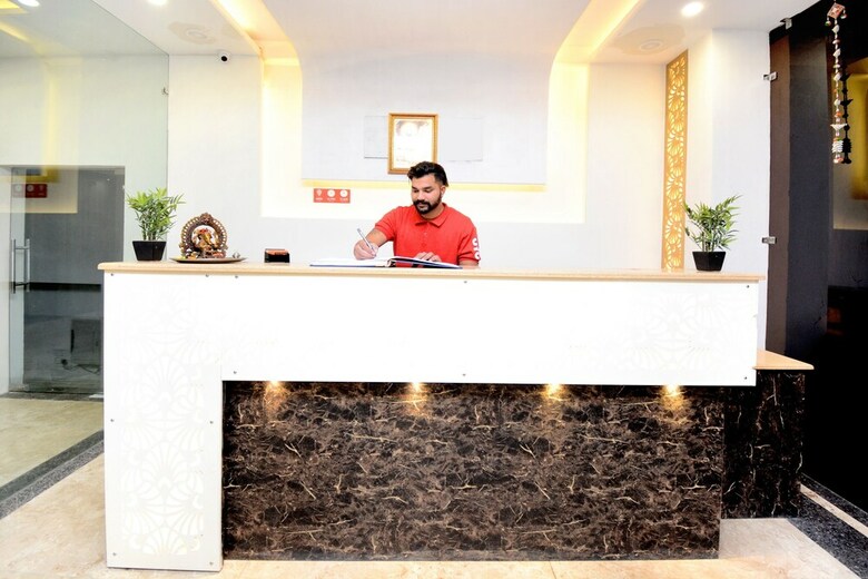 Oyo 27061 Hotel Magnum