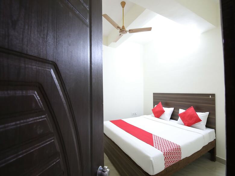 Hotel Oyo 26630 Mathura Inn