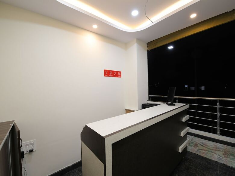 Hotel Oyo 26630 Mathura Inn