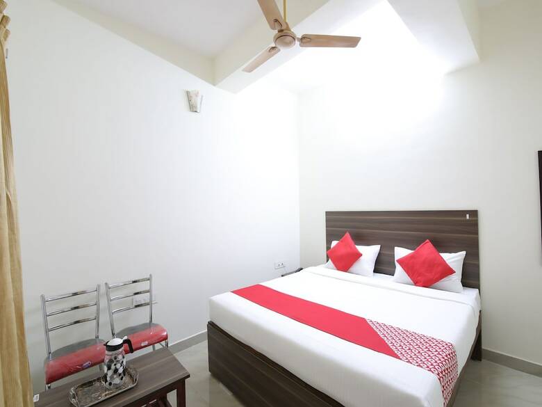 Hotel Oyo 26630 Mathura Inn
