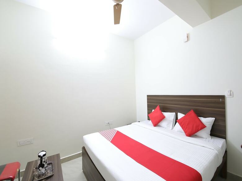 Hotel Oyo 26630 Mathura Inn