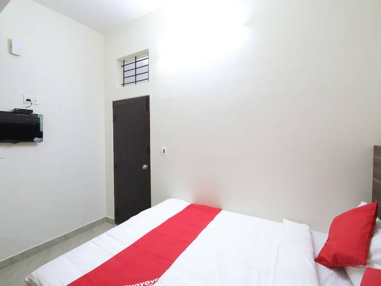 Hotel Oyo 26630 Mathura Inn