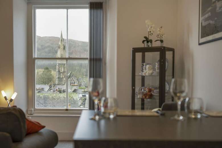Top Of The Bank Apartment