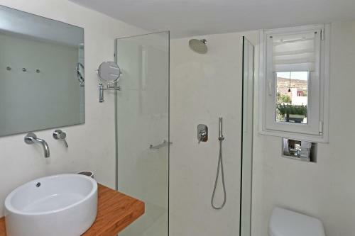 Villa Tinos Blend Suites