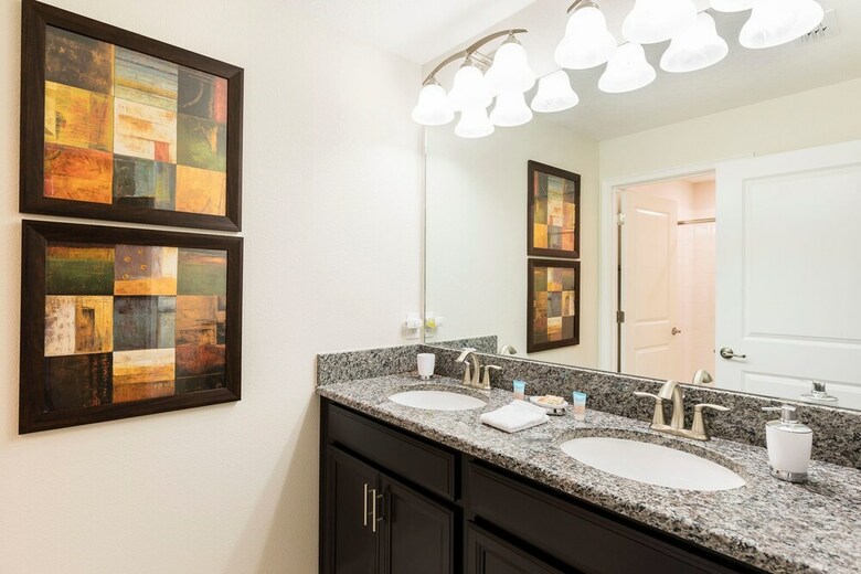 Lovely Vacation Townhouse With Pool Sl3103