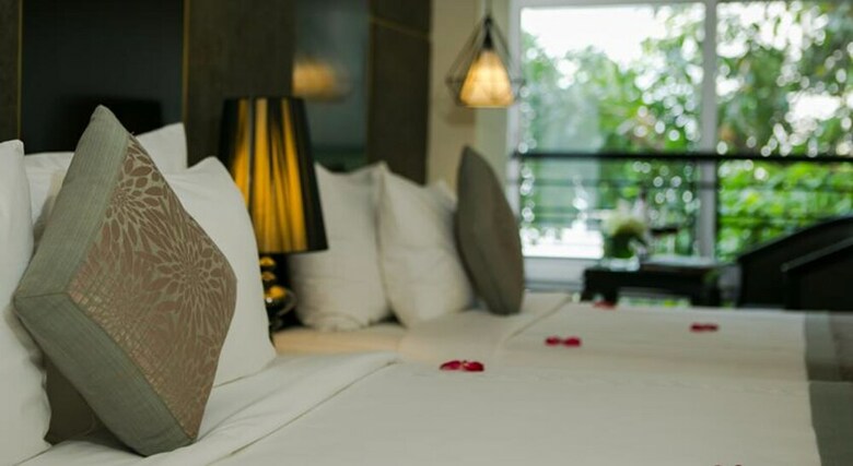 Rising Dragon Palace Hotel