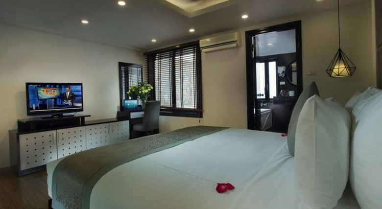 Rising Dragon Palace Hotel