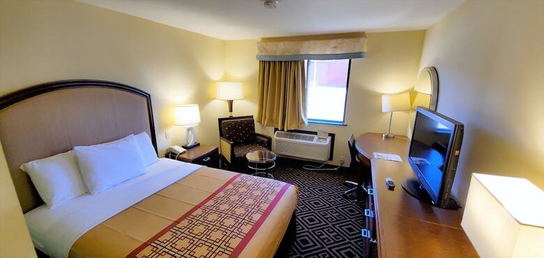 Hotel Travel Inn & Suites
